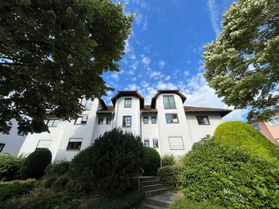 Exklusive, geräumige und gepflgte 3-Zimmer-Wohnung mit Balkon und Einbauküche in Oberursel