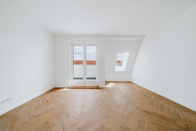 **NEU** Frisch saniertes Penthouse mit Dachterrasse im Altbau - Nähe Tempelhoferfeld