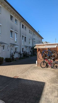 Modernes Reihenhaus mit Garten, Stellplatz, Pelletheizung und citynaher Lage
