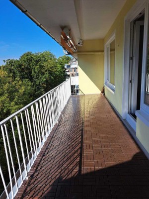 3-Zimmer Wohnung - Traumaussicht in die Wallanlagen vom grossen Südbalkon