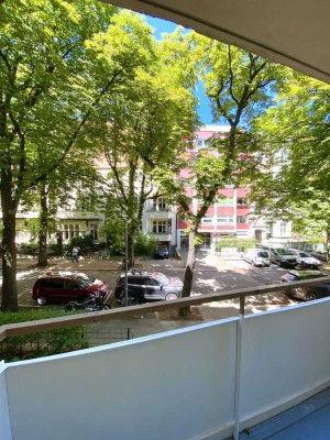 2 Zimmer - renoviert - neue Küche / Bad - Balkon - am Renée-Sintenis-Platz