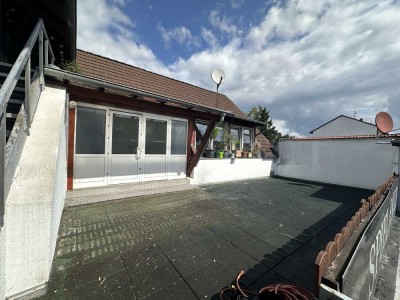 unrenovierte großzügige 3.-Zi-Whg mit 50qm Terrasse zentral in Hattersheim!