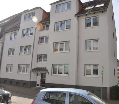 Helle Dachgeschoß-Wohnung, *Bezugsfertig renoviert* (WBS)