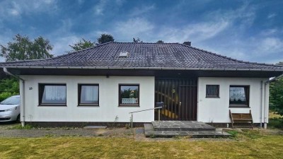 +Charmantes Fertighaus mit Ausbaupotenzial und großem Grundstück+