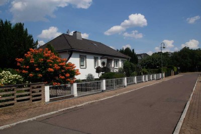 Charmantes Einfamilienhaus mit großer Terrasse und Garten
