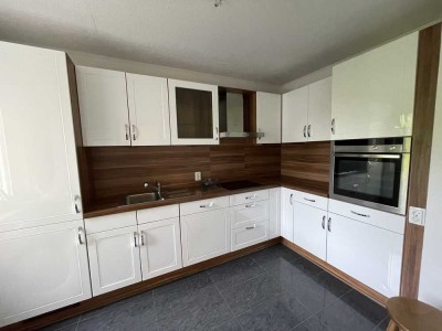 Schöne, teilmöblierte 3-Zimmer-Wohnung mit Loggia und EBK