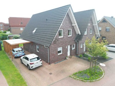 Larrelt! Doppelhaushälfte von 2013 mit Carport und Garten in beliebter Wohnlage zu verkaufen!