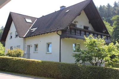 Zweifamilienhaus mit Einliegerwohnung (Vermietung / Büro)