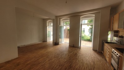 Stilvolle, geräumige und neuwertige 2-Zimmer-DG-Wohnung mit Terrrasse und EBK in Berlin - Treptow