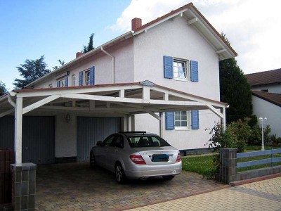 Gepflegtes, grosszügiges Zweifamilienhaus mit Einliegerwohnung und Swimmingpool