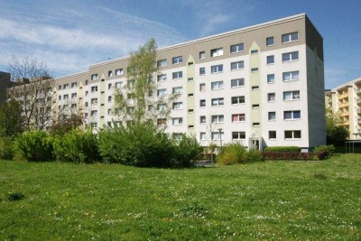 Rollstuhlgeeignet! Großzügige 2-Raumwohnung im EG mit Badewanne und Balkon!