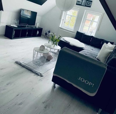 Single- oder Pärchen Dachgeschosswohnung im Loftstyle