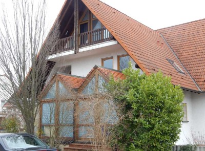 Gepflegte, helle 3 Zimmer Wohnung in ruhiger Lage mit sehr gemütlicher Loggia