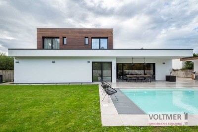 EINTAUCHEN - exklusive Villa mit Salzwasserpool und drei Garagen in Kohlhof!