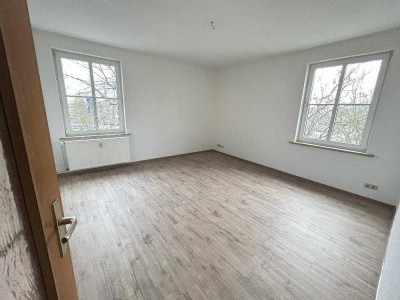 Lichtdurchflutete 3 Zimmer Wohnung mit Dusche und Balkon!
