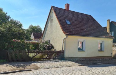 Einfamilienhaus mit Hof und Garten in Uetz, bei 39517 Tangerhütte