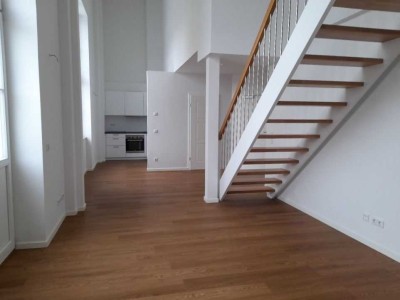 +++wunderschöne 2 Raum Galeriewohnung mit Einbauküche und Balkon +++