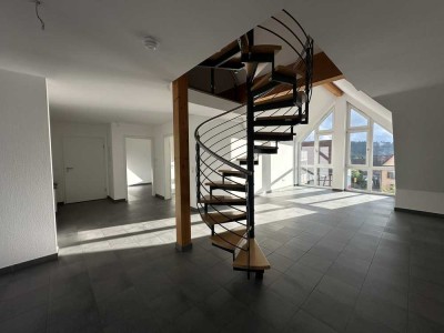 Großzügige 3,5-Zimmer-Maisonette-Wohnung mit moderner Innenausstattung und Balkon in Pforzheim-Würm
