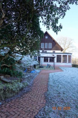 Großzügige 4 ZKB-Wohnung mit tollem Ausblick und eigenem Garten