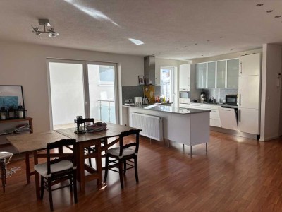 Beautiful bright apartment very close to the city center 112qm²