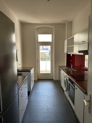 Schöne 3-Zimmer-Altbauwohnung mit Balkon in Westausrichtung, im Karlsruher Stadtteil Mühlburg