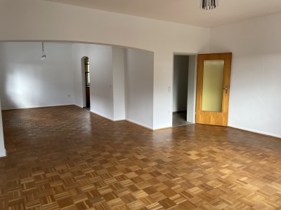 3-4 Zimmer mit EBK und großem Balkon naturnah