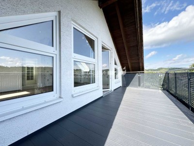 FREIRAUM4 +++ Geräumige Dachgeschosswohnung mit Balkon und Aussicht !