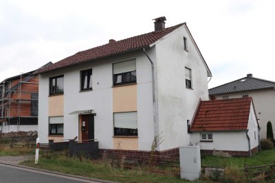 Viel Platz zum kleinen Preis – sanierungsbedürftiges Zweifamilienhaus in Vlotho-Bonneberg!