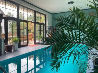 wunderschönes Haus Schwimmbecken Pool PV-Anlage Wärmepumpe 3600 qm Garten Berlinnähe