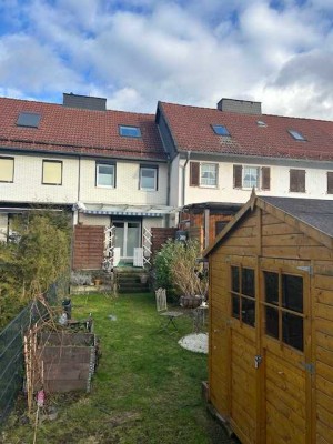 Gemütliches und saniertes Reihenhaus mit pflegeleichtem Garten und separater Garage