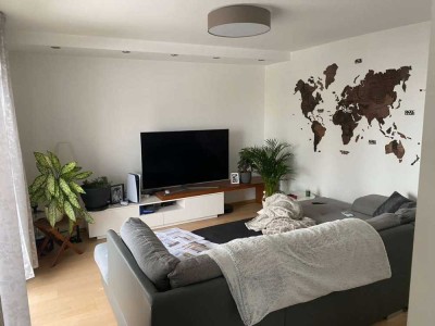 Stilvolle, modernisierte 2-Zimmer-Wohnung mit geh. Innenausstattung mit Balkon und EBK
