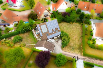 Geräumiges Zweifamilienhaus mit PV-Anlage in ruhiger Lage