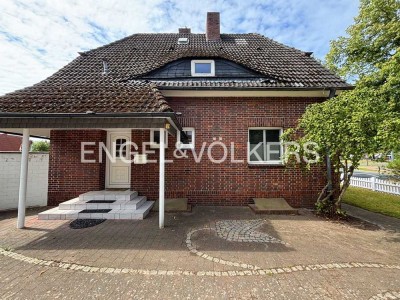 Charmantes Einfamilienhaus mit modernem Komfort, Garage und großem Garten