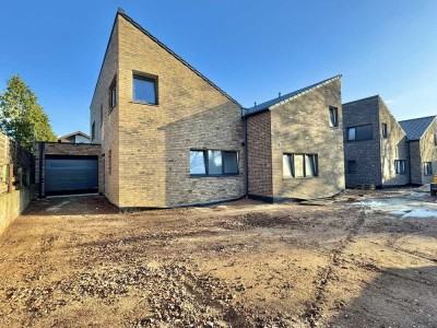 Selfkant-Tüddern: Zuhause ankommen - Doppelhaushälfte mit Traum-Ausstattung!