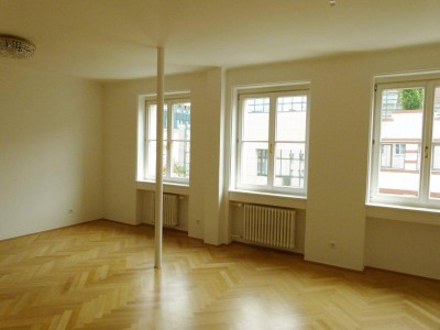 Charmante 4-Zimmer-Altbauwohnung mit Balkon im Herzen des Andräviertels