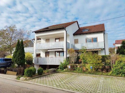 Kapitalanlage, sonnige kleine 2-Zimmer-Wohnung mit großer Dachloggia