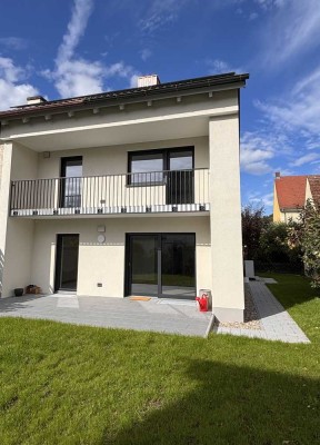 Doppelhaushälfte mit Einzelgarage in Regensburg-Reinhausen