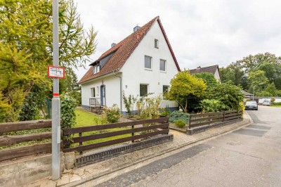 Geräumiges Ein bis Zweifamilienhaus mit großem Grundstück und Doppelgarage **Erbpacht**