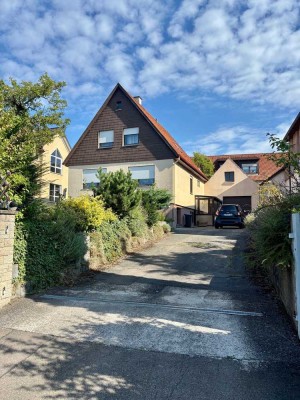 Charmantes Einfamilienhaus mit idyllischem Garten in begehrter, ruhiger Lage von Leonberg