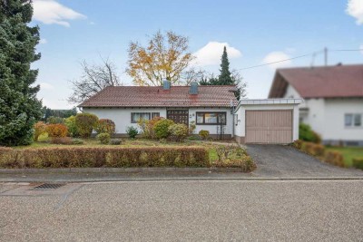 Stilvoller Bungalow mit großem Grundstück und Ausbaupotenzial in Marxzell-Schielberg