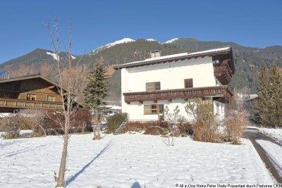 Wohnhaus mit drei getrennten Wohnungen im Zugspitzgebiet