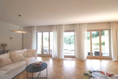 Statt Neubau -  Villa mit Ambiente in Alleinlage