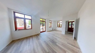 Wohnen mit Geschichte in denkmalgeschütztem Wohnhaus - Im geräumigen EG - mit Terrasse