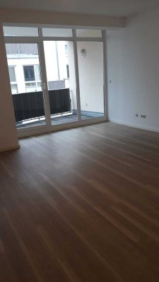 Schöne 3 Zimmer Wohnung mit Balkon im Grünen