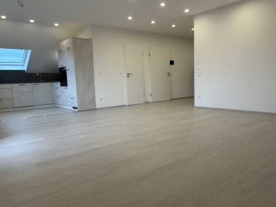 Provisionsfreie, neue und helle 3,5 Zimmer Wohnung mit Balkon + EBK in Abstatt - Erstbezug