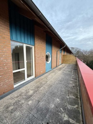 renovierte 2 Zi Whg 61 m² mit neuer EBK und großer Dachterrasse in Heide