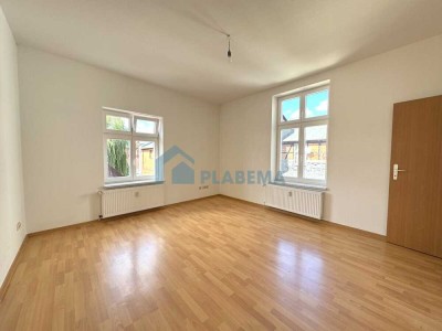 2-Zimmer-Wohnung mit Einbauküche und Wannenbad im Zentrum zu vermieten