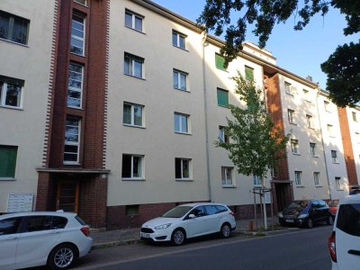 2-Zimmer-Wohnung mit Loggia und Abstellkammer