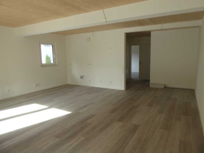 *Exklusive 2 Zi Wohnung mit Sonnenbalkon, Außenstellplatz und Keller*