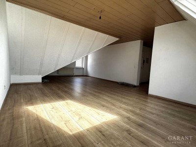 ** Gemütliche 2 Zimmer-Dachgeschoss-Wohnung mit Stellplatz **